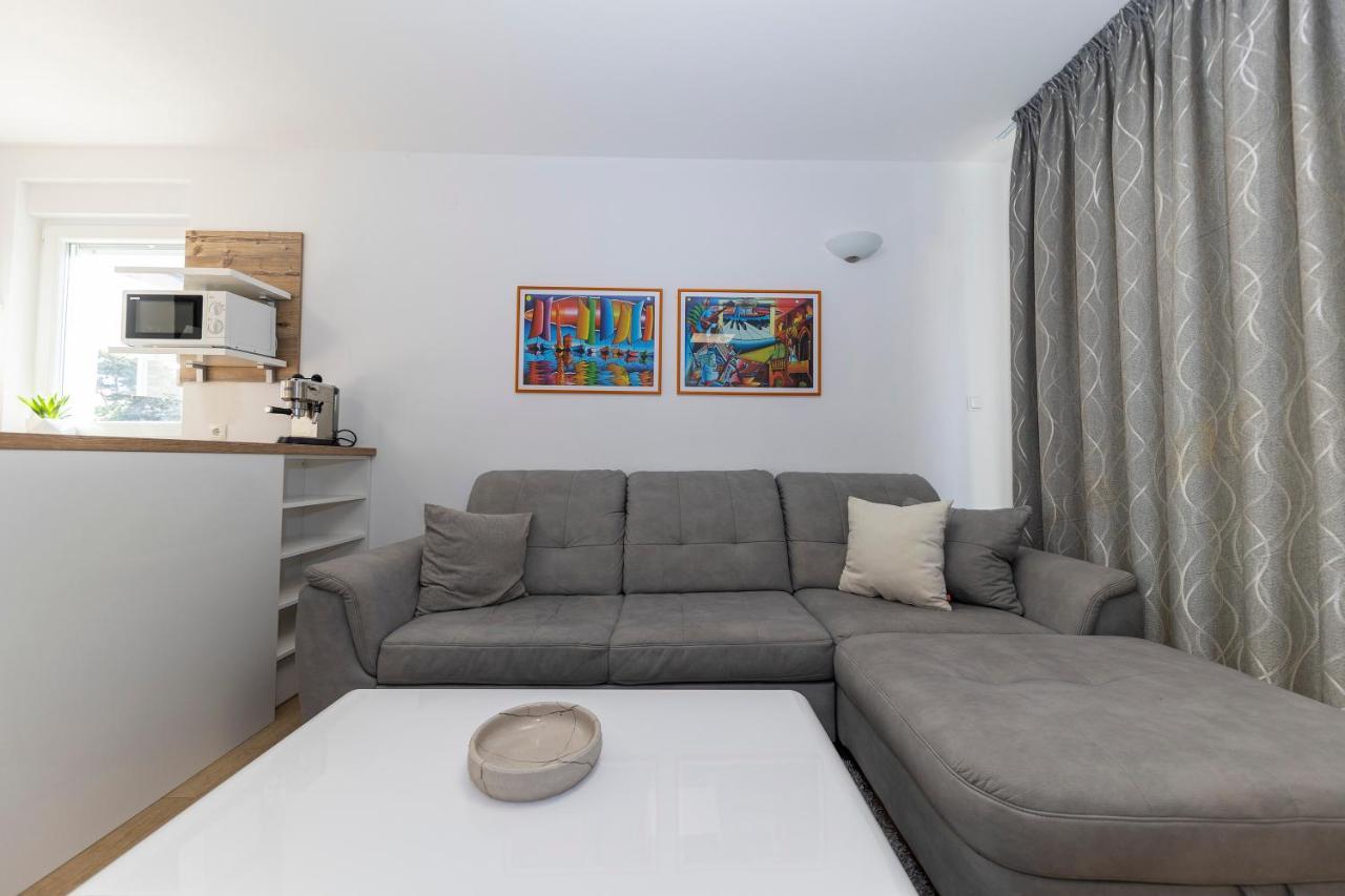 Joy 2 Apartment Новалья Экстерьер фото